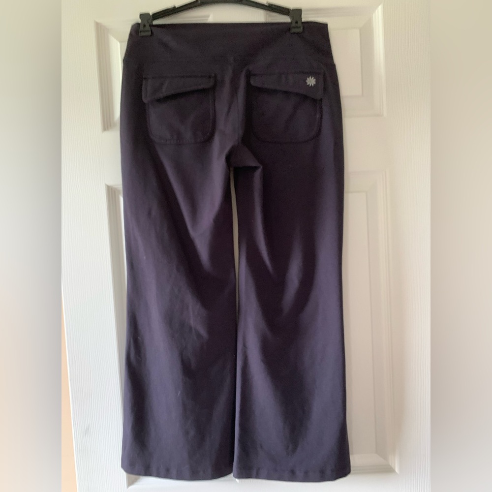 Black Athleta cropped yoga pants size MT